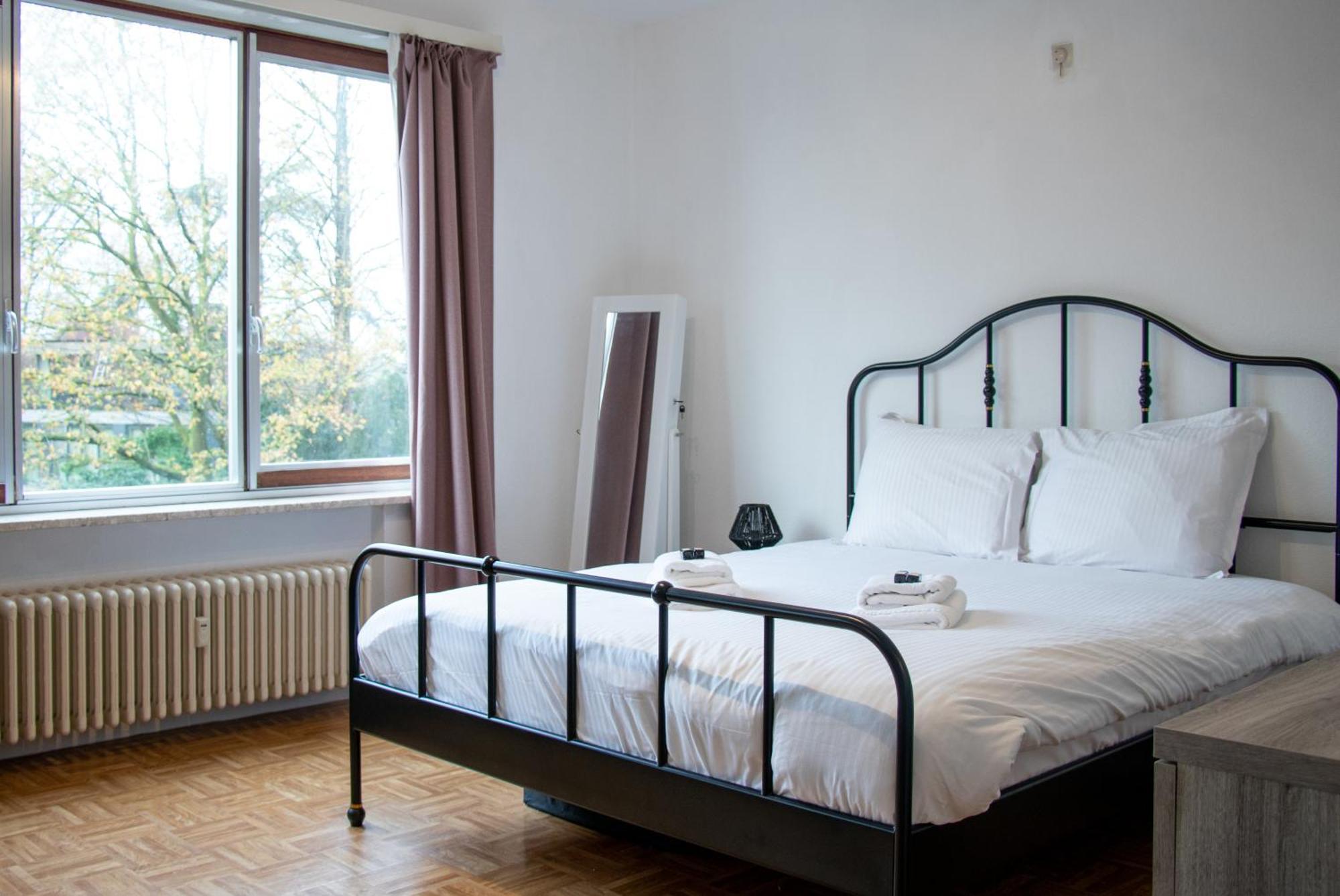 Wonderful Family In Apartment Brügge